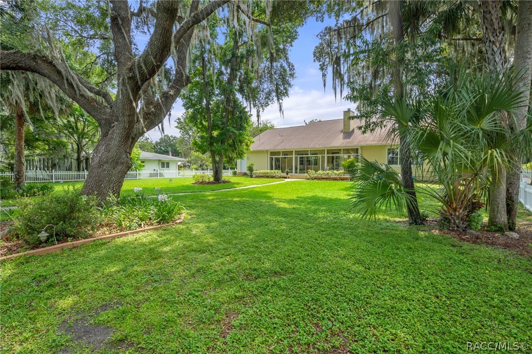 9420 E Southgate Drive, Inverness, Florida image 2