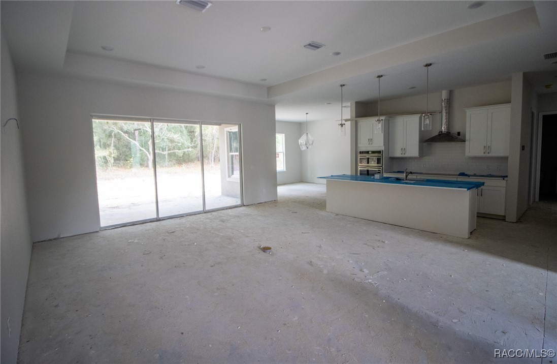 2915 W Goldenrod Drive