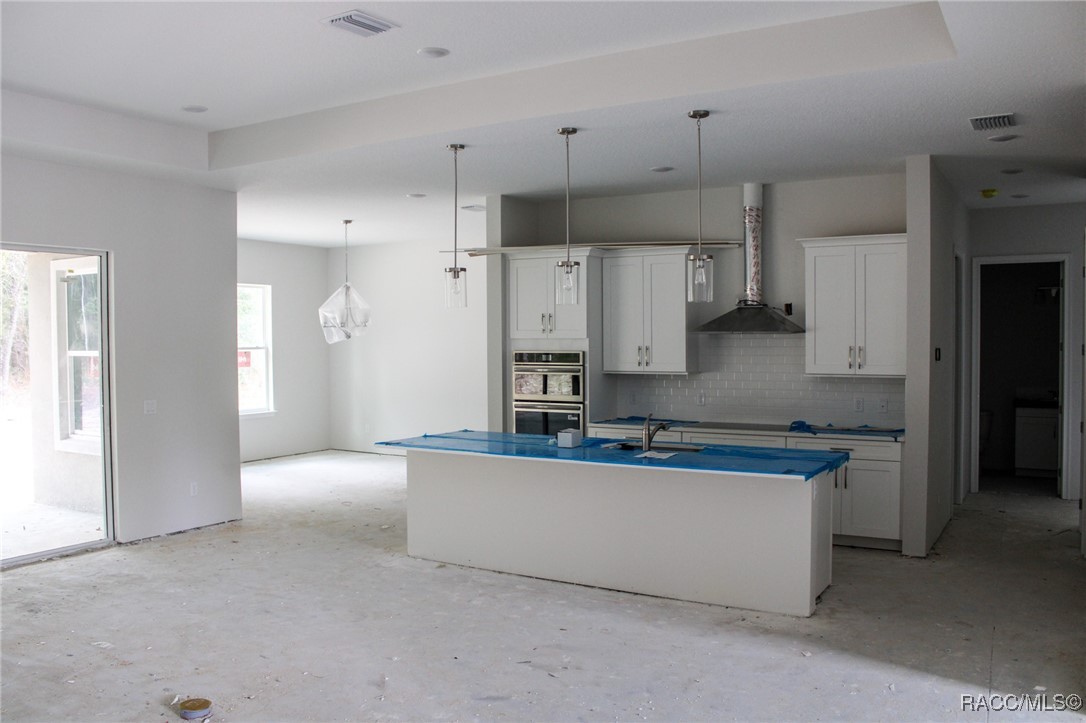 2915 W Goldenrod Drive