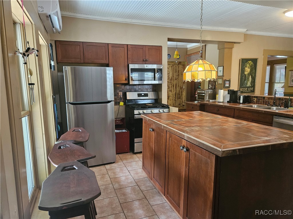 754 NE 2nd Avenue, Crystal River, New York image 2