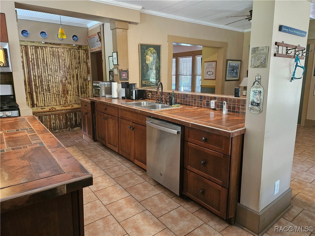 754 NE 2nd Avenue, Crystal River, New York image 3