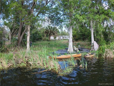 Mobile Home For Sale - 11590 SE 203rd Place<br/> Inglis, FL 34449