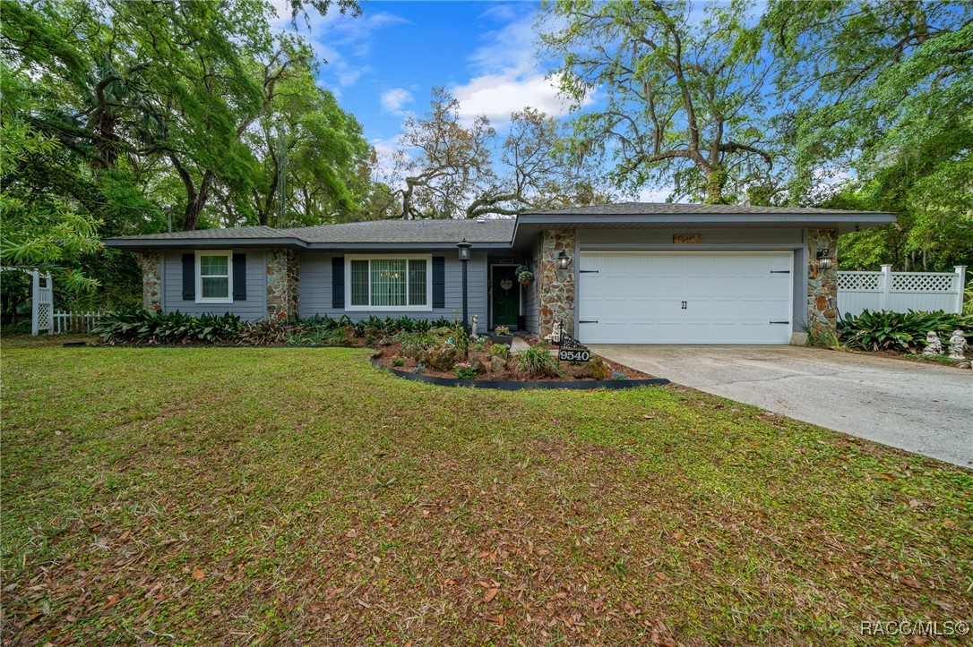 9540 W Caravan Path, Crystal River, New York image 1
