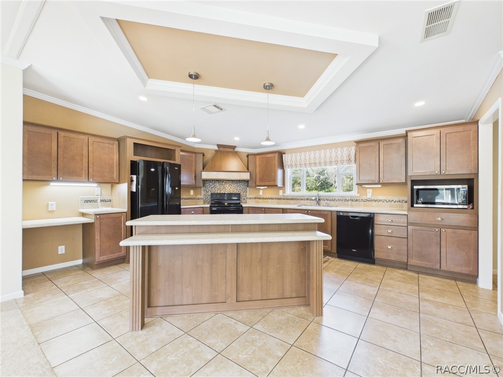 8252 N Elmtree Avenue