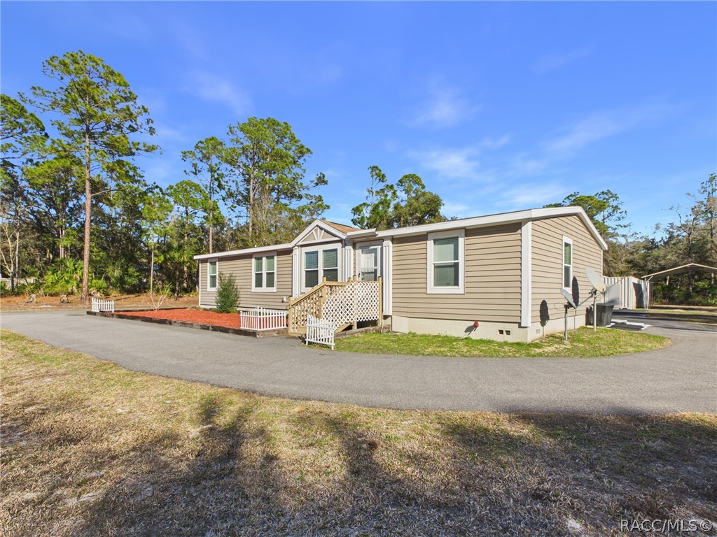 8252 N Elmtree Avenue