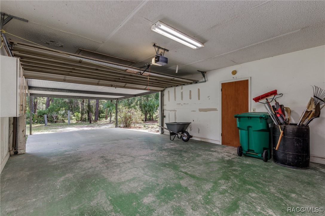 10169 W Tom Mason Drive, Crystal River, New York image 24