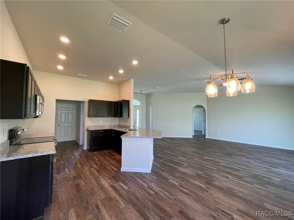 679 W Walkertown Drive