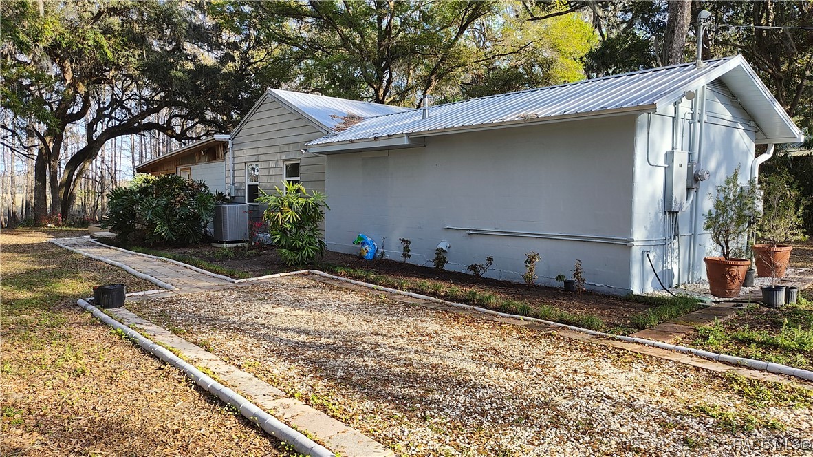 9193 S Great Oaks Drive, Floral City, Florida image 1