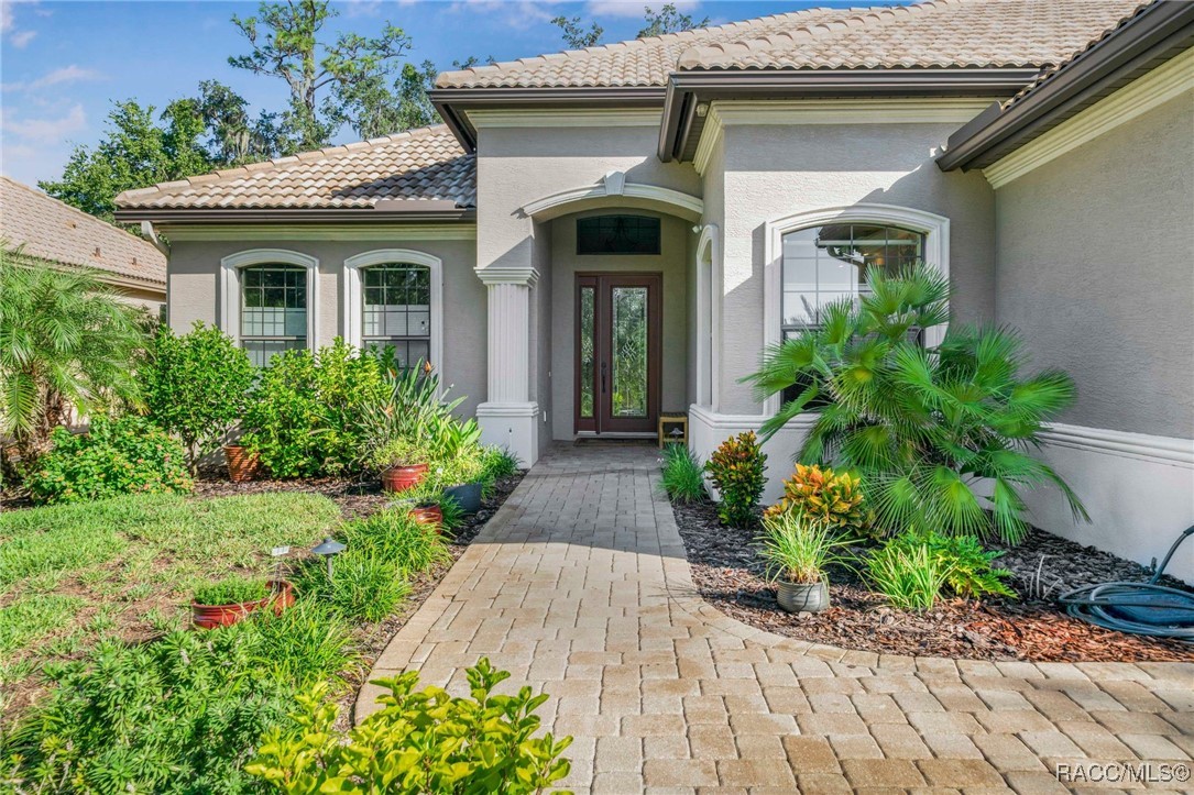 1040 W Beagle Run Loop