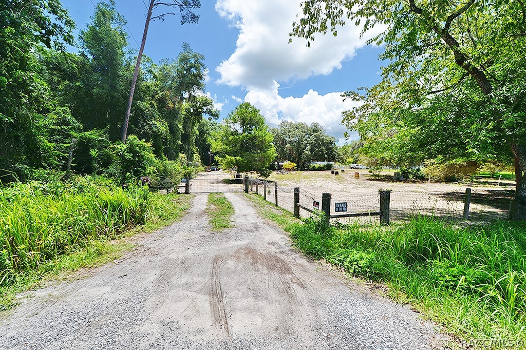 15996 Pawnee Drive, Brooksville, Florida image 1