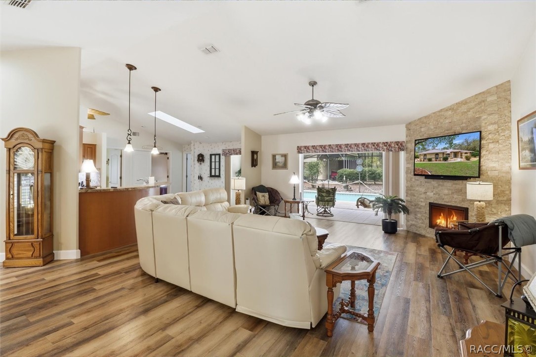 4474 W Horseshoe Drive