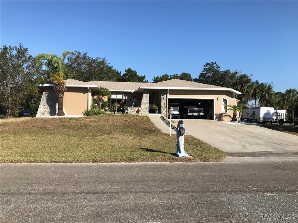 10741 W Pine Bark Lane, Crystal River, Florida image 1