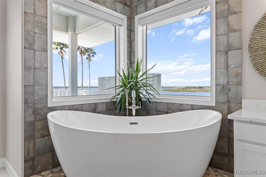 12010 W Bayshore Drive, Crystal River, Florida image 6