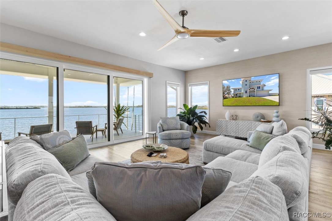 12010 W Bayshore Drive, Crystal River, Florida image 2
