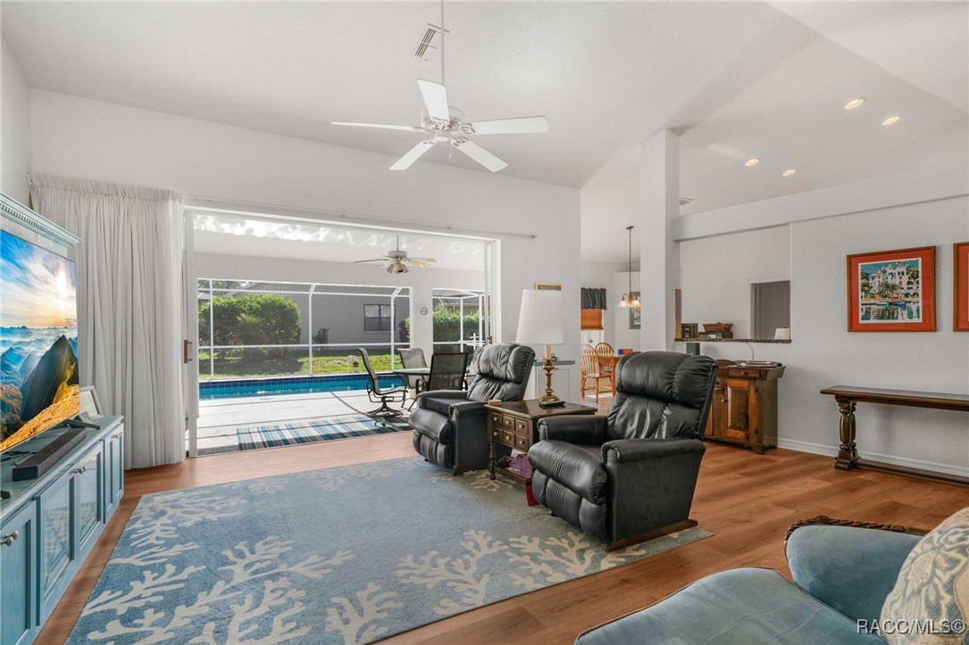 1 Milbark Court N