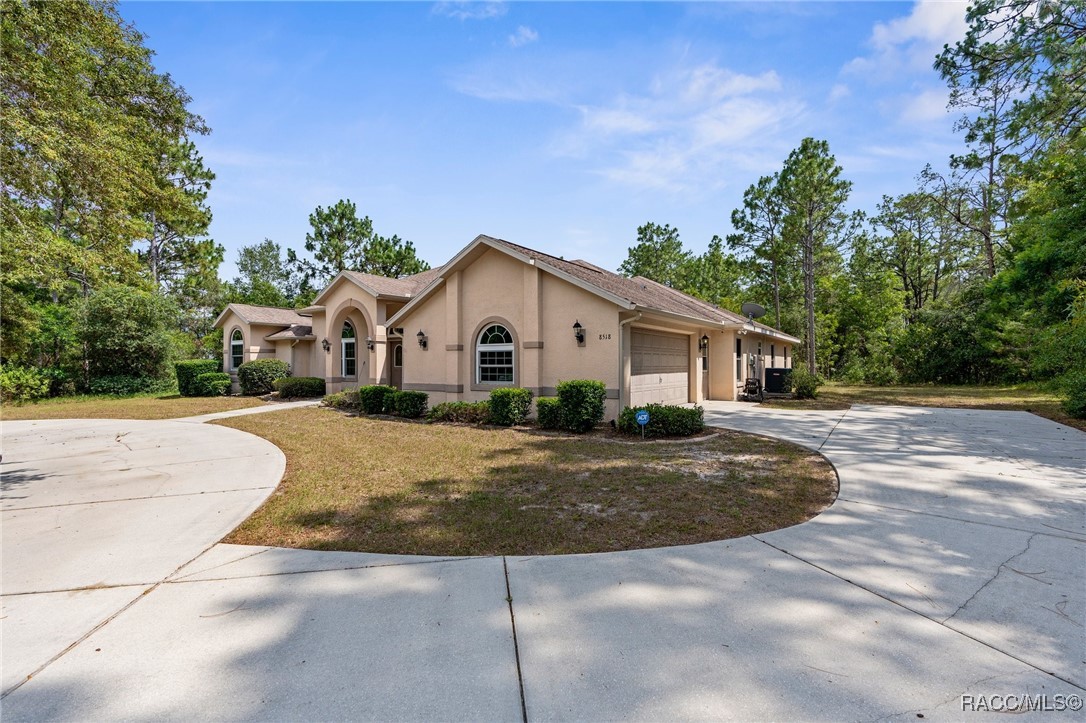 8518 N Linwood Loop