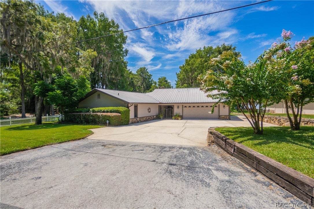 85 S Hunting Lodge Drive
