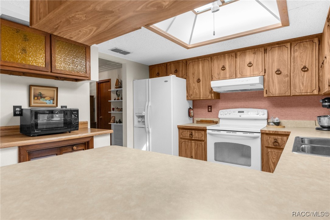 2072 Maguire Avenue, Spring Hill, Florida image 9