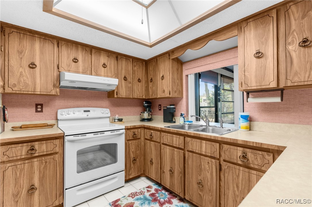 2072 Maguire Avenue, Spring Hill, Florida image 10