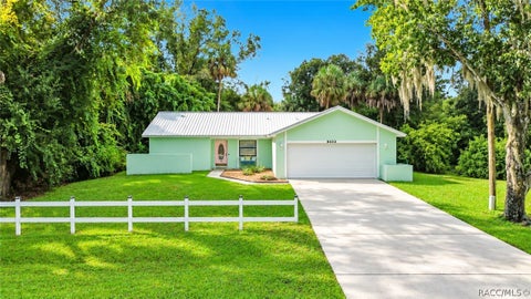 Homes For Sale - 8422 W Bradshaw Street<br/> Homosassa, FL 34448