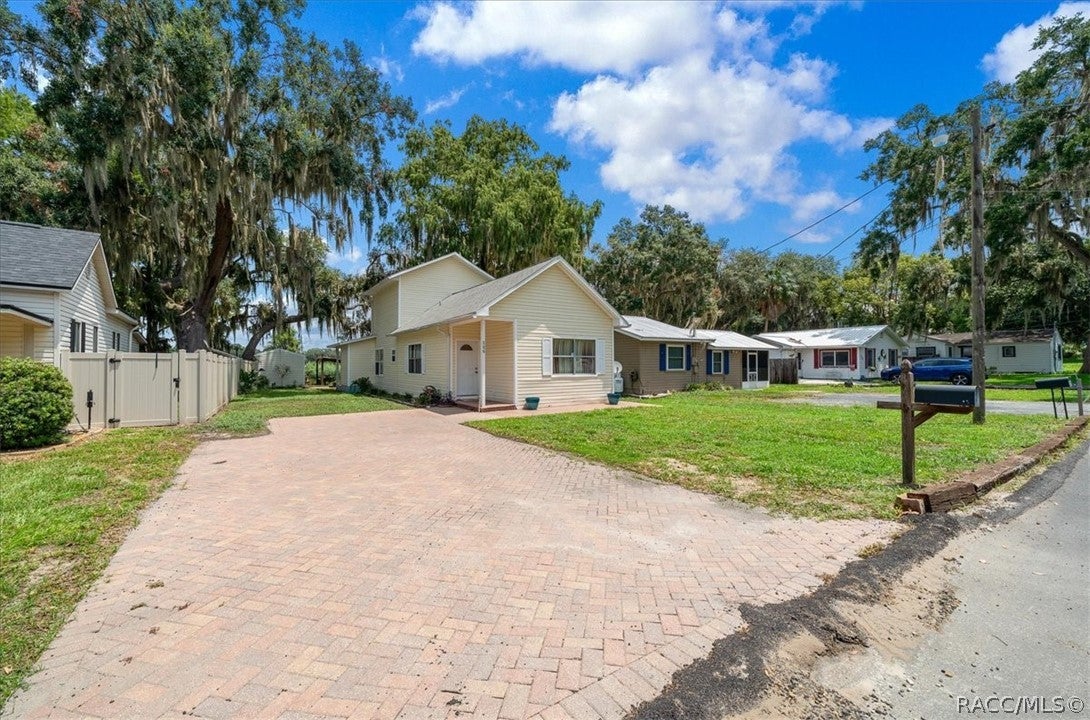506 Lake Street