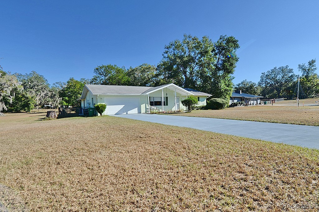 9171 S Meredith Avenue, Floral City, Florida image 2