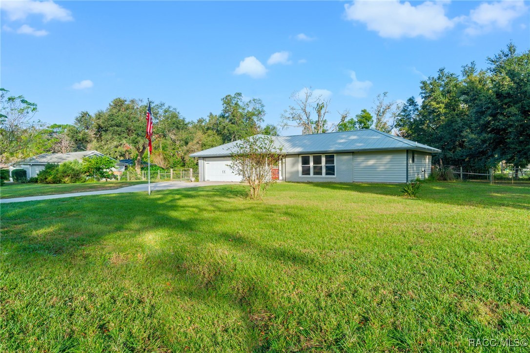 24077 Martin Drive, Brooksville, Florida image 6