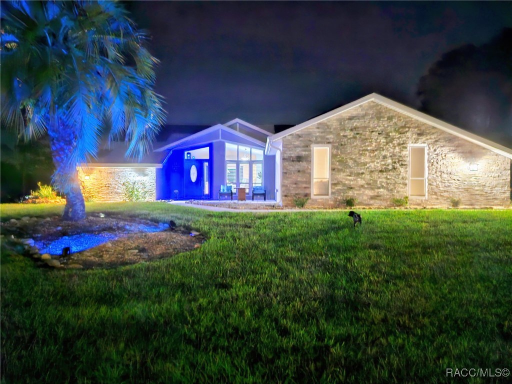 391 E Falconry Court