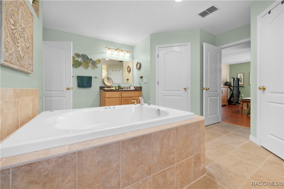 4180 Jacaranda Circle, Brooksville, New York image 48