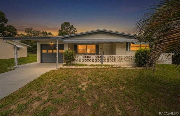 Photo 1 of 29 — 30 N Lincoln Avenue, Beverly Hills, FL 34465