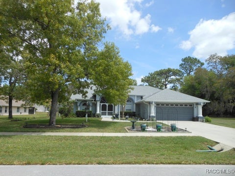 Homes For Sale - 141 W Forest Oak Place<br/> Beverly Hills, FL 34465