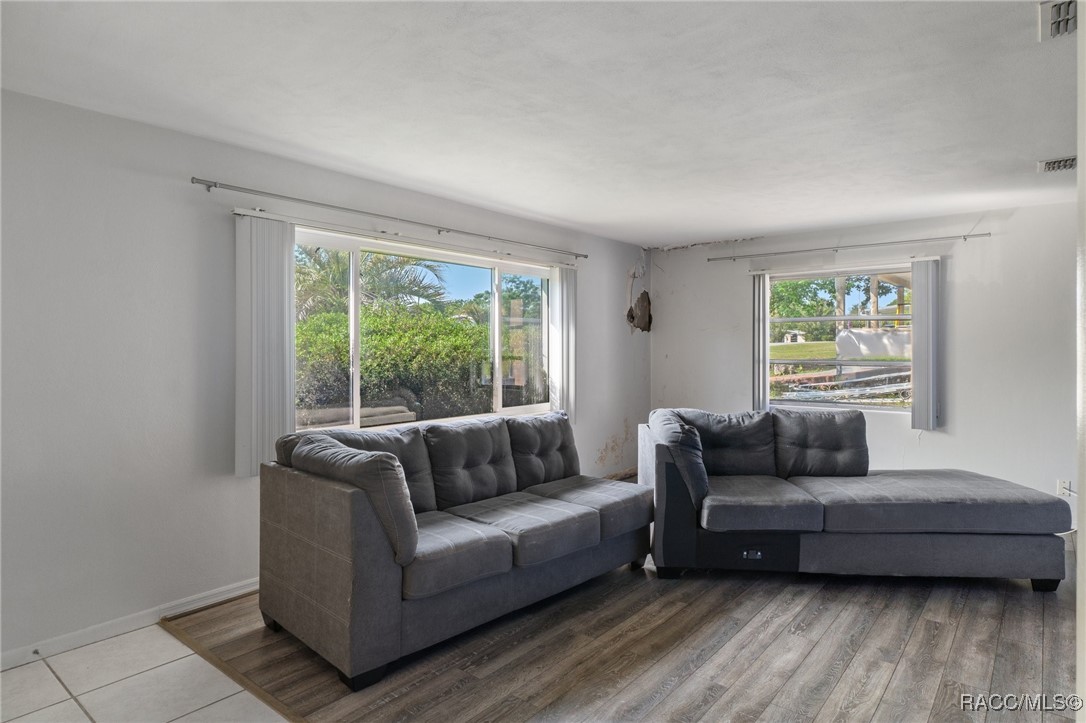 20 S Barbour Street, Beverly Hills, New York image 6