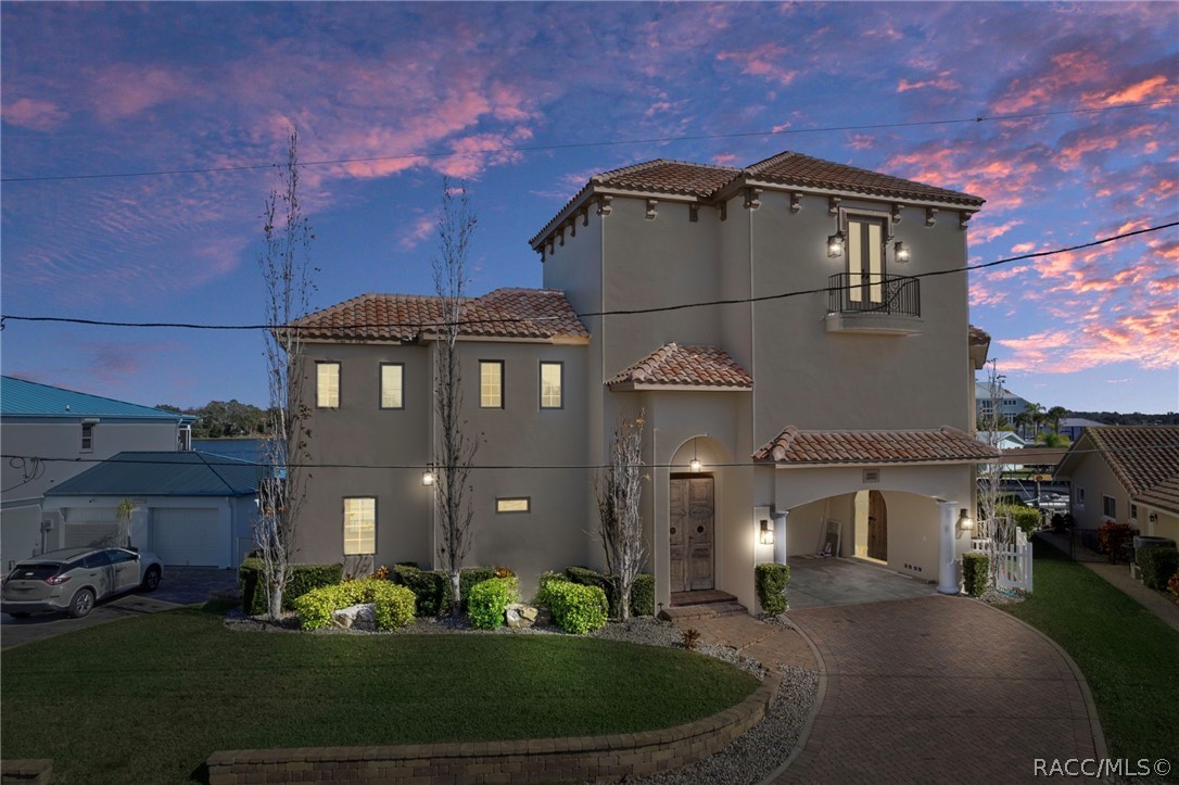 2235 Kings Cove Point N