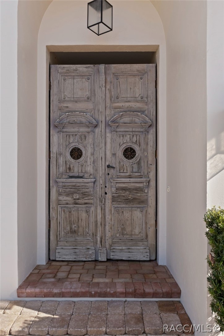 2235 Kings Cove Point N