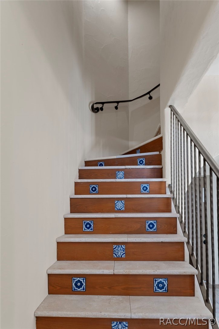 2235 Kings Cove Point N