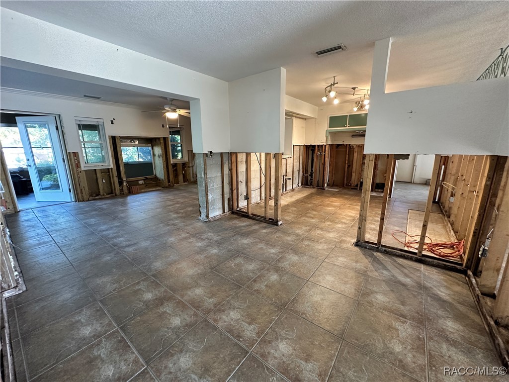 1203 SE Kings Bay Drive, Crystal River, New York image 4