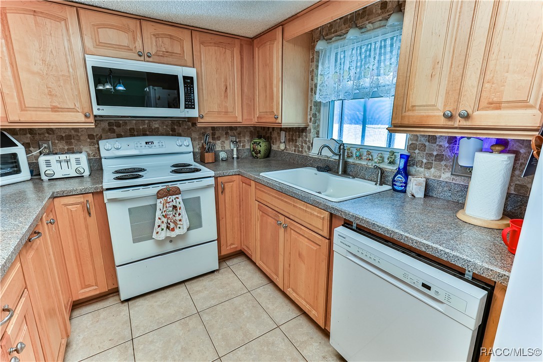 5626 W Justin Court, Homosassa, New York image 8