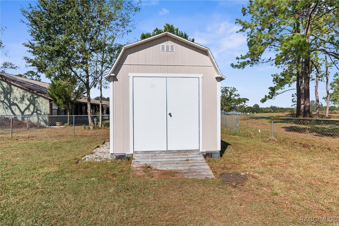 5592 Fairway Drive, Ridge Manor, Florida image 29