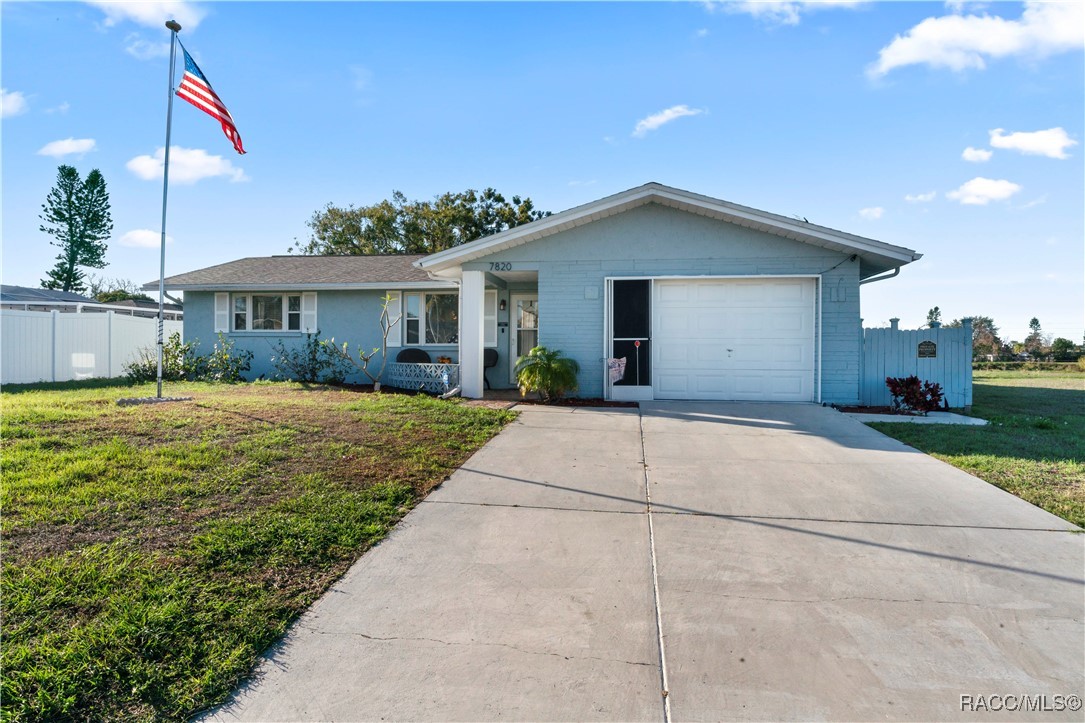 7820 Pineapple Lane, Port Richey, Florida image 2