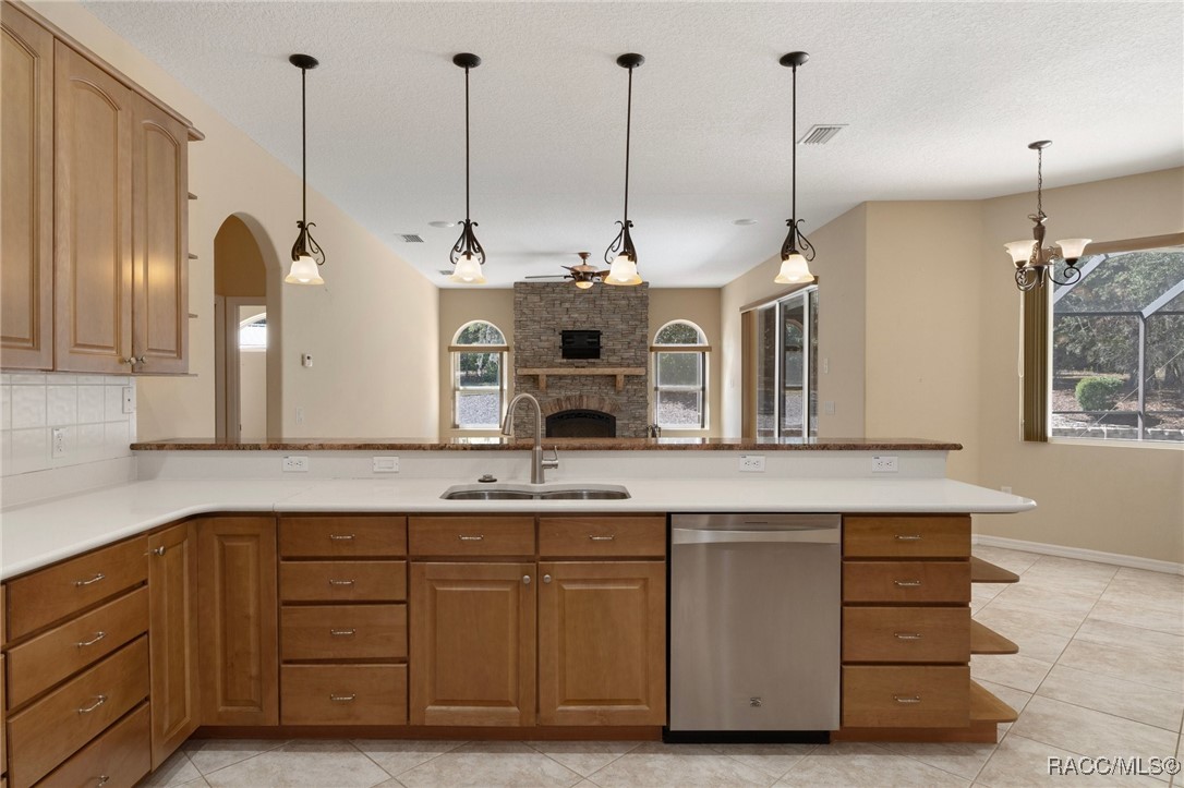 2234 W Begonia Drive, Beverly Hills, New York image 14