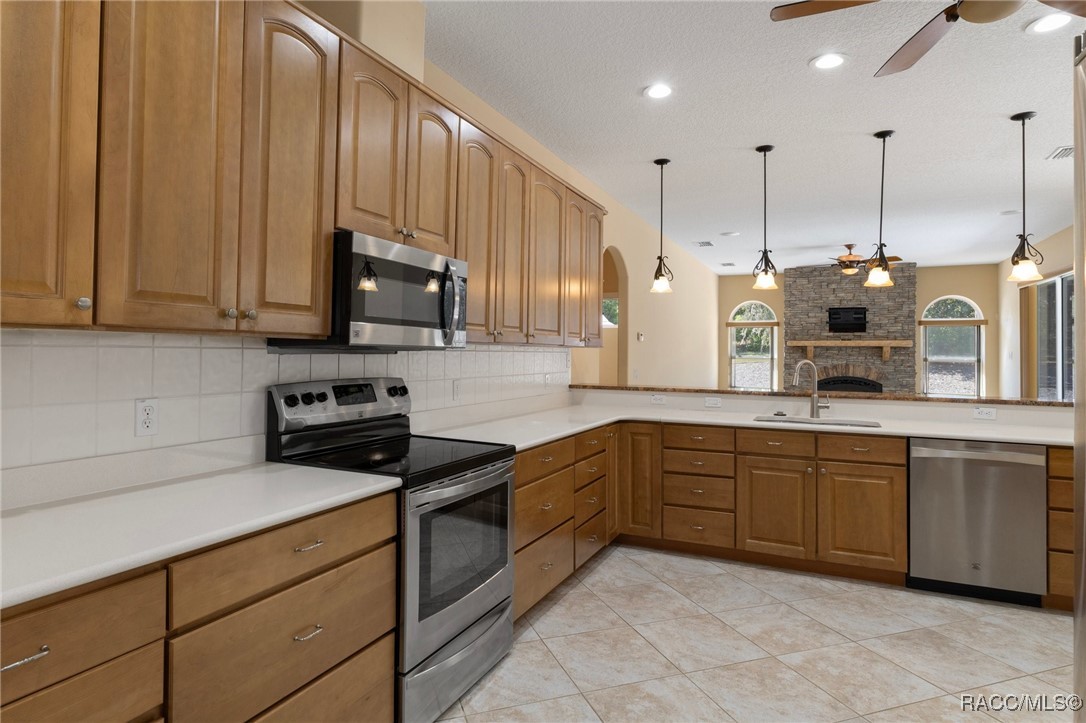 2234 W Begonia Drive, Beverly Hills, New York image 13
