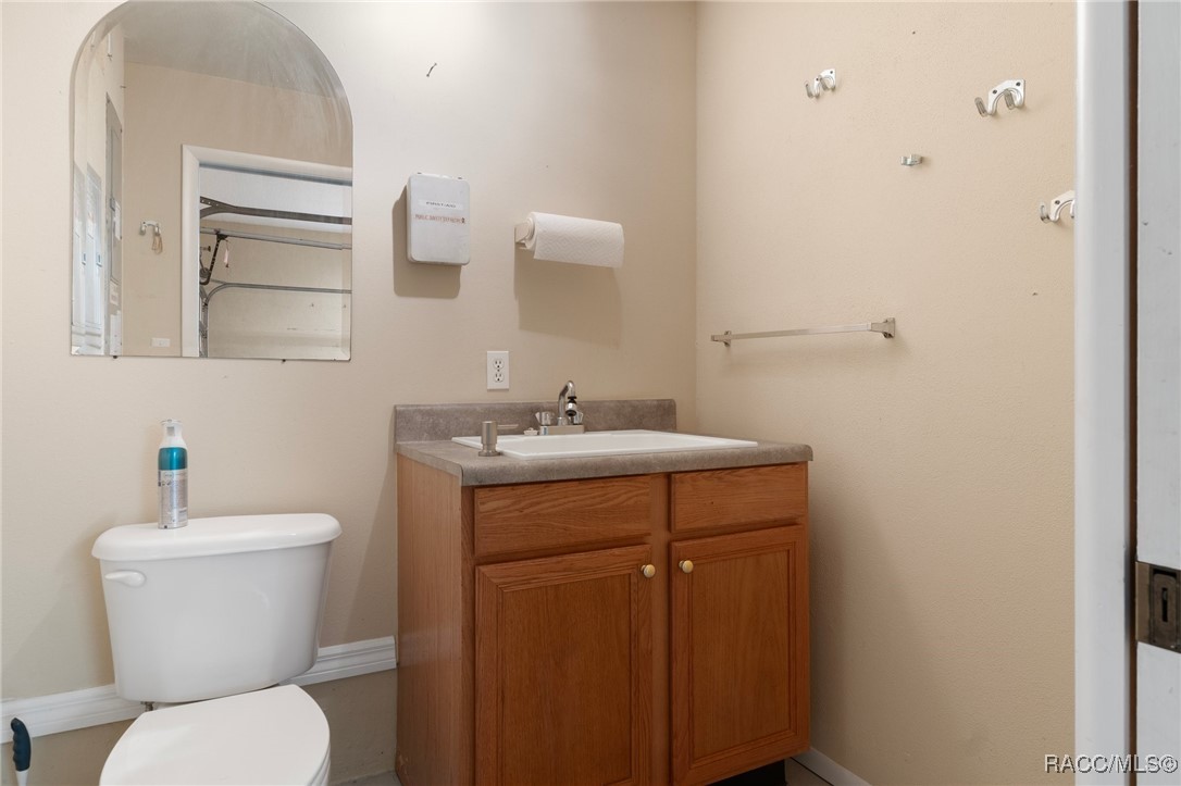 2234 W Begonia Drive, Beverly Hills, New York image 42