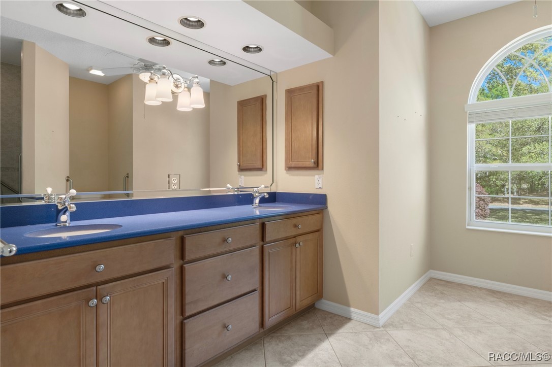 2234 W Begonia Drive, Beverly Hills, New York image 27