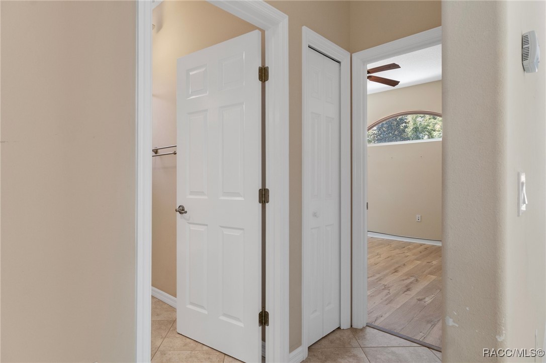 2234 W Begonia Drive, Beverly Hills, New York image 31