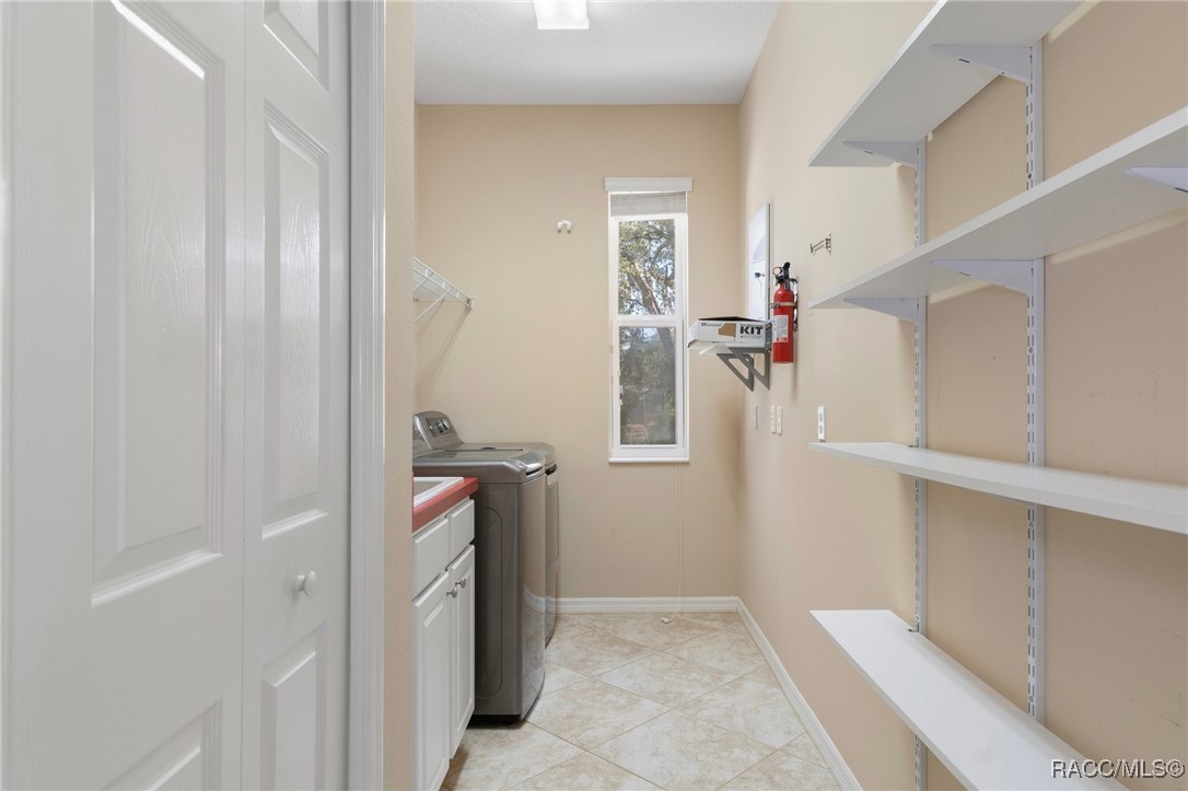 2234 W Begonia Drive, Beverly Hills, New York image 38