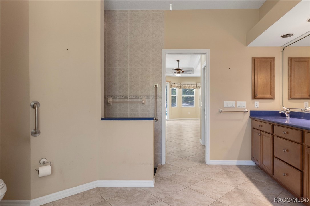 2234 W Begonia Drive, Beverly Hills, New York image 30