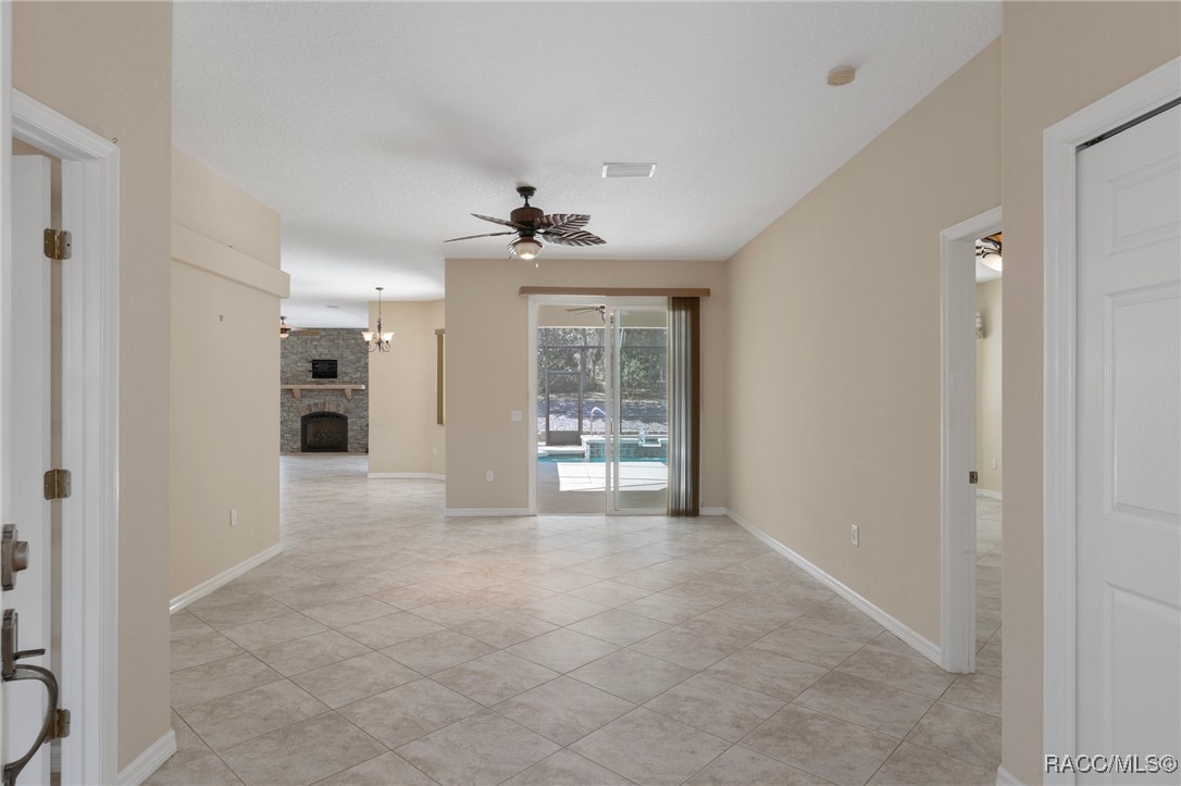 2234 W Begonia Drive, Beverly Hills, New York image 4