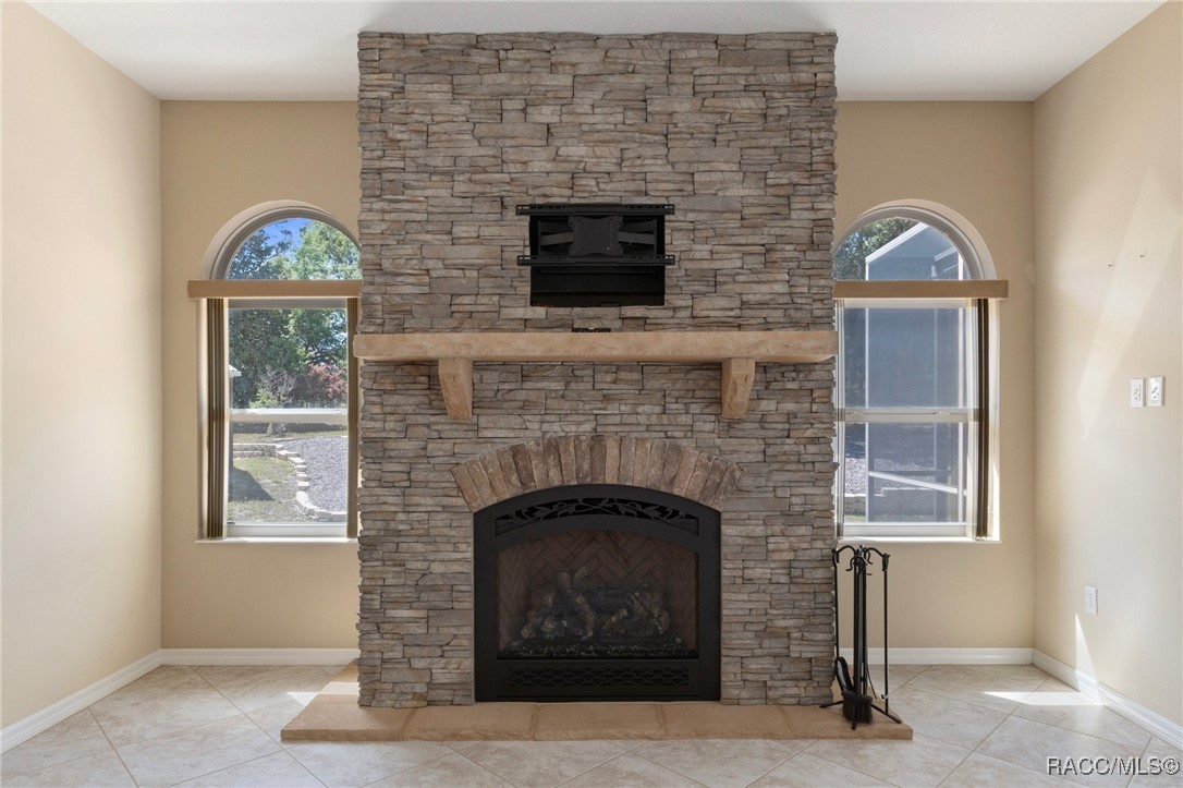 2234 W Begonia Drive, Beverly Hills, New York image 18