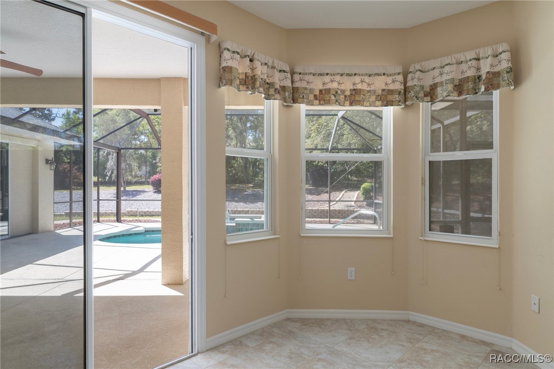 2234 W Begonia Drive, Beverly Hills, New York image 22