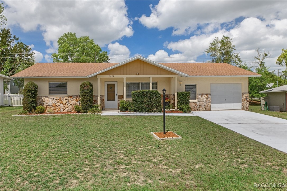 3288 N Maidencane Drive, Beverly Hills, Florida image 1